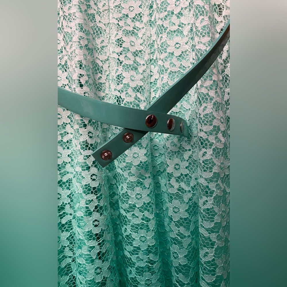 Leslie Fay, ombré, Lacey floral dress. Like new! - Picture 8 of 10